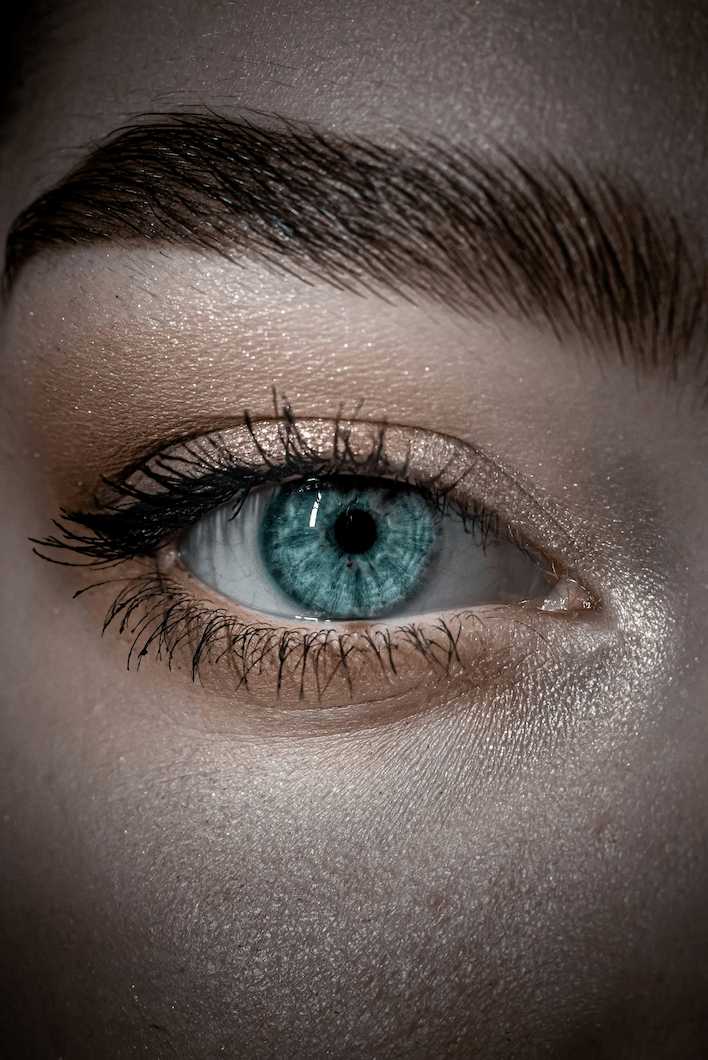 Patient eye with blue iris